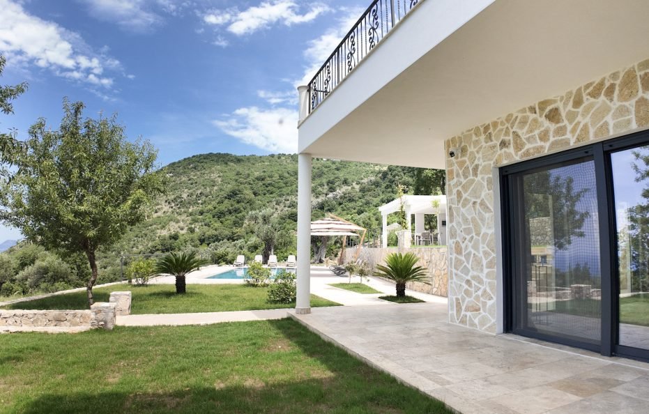 Luxusvilla in Dobra Voda mit privatem Pool und Meerblick