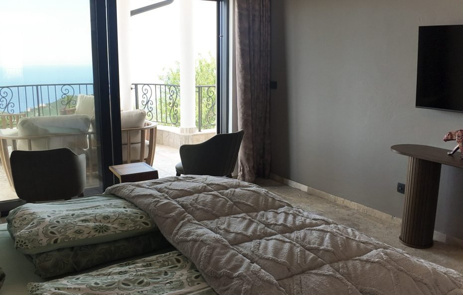 Luxusvilla in Dobra Voda mit privatem Pool und Meerblick