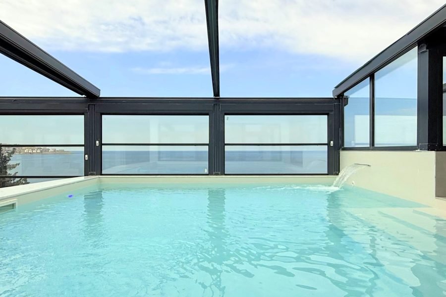 Penthouse-Wohnung mit Rooftop-Pool und Meerblick