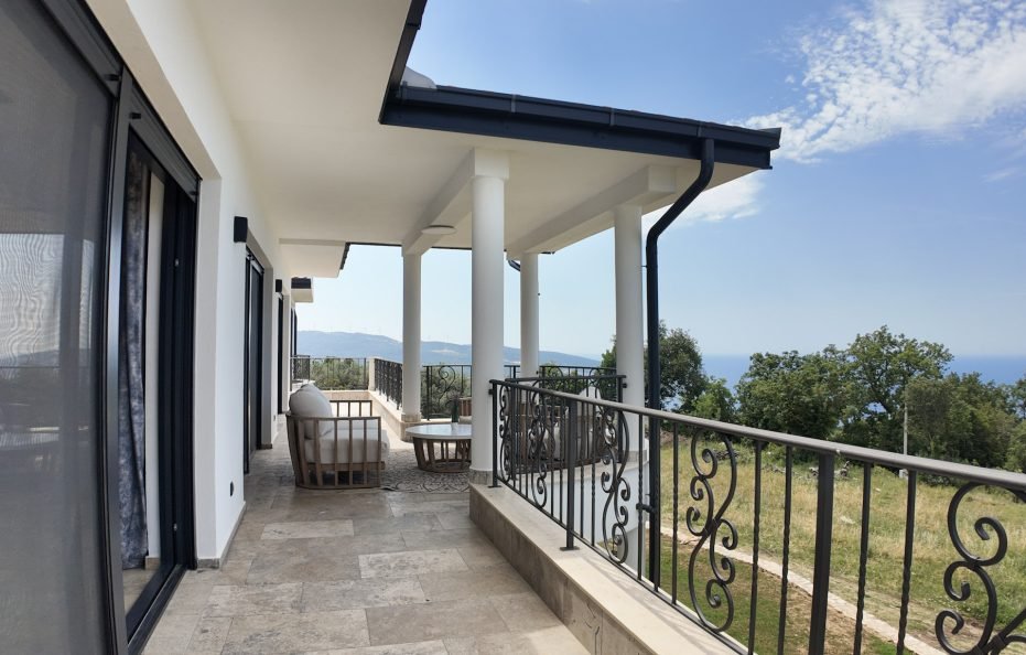 Luxusvilla in Dobra Voda mit privatem Pool und Meerblick