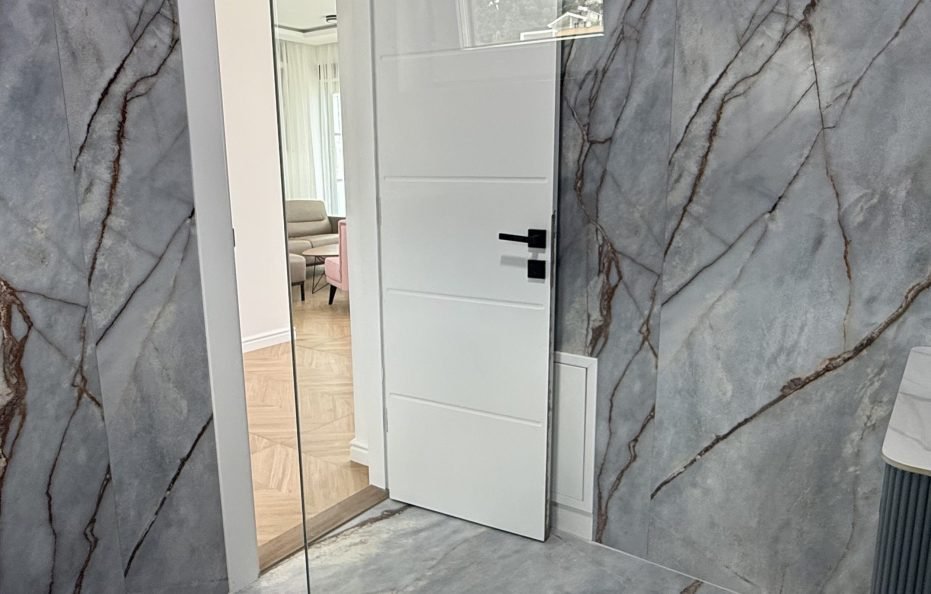 Penthouse-Wohnung mit Rooftop-Pool und Meerblick