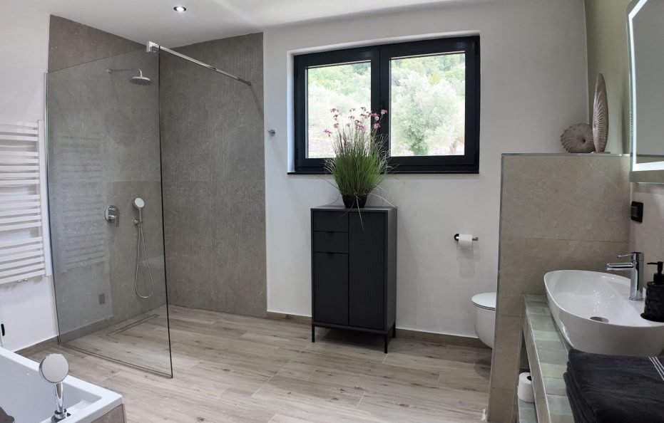 Luxusvilla in Dobra Voda mit privatem Pool und Meerblick