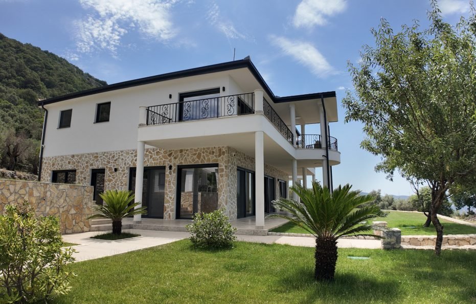 Luxusvilla in Dobra Voda mit privatem Pool und Meerblick