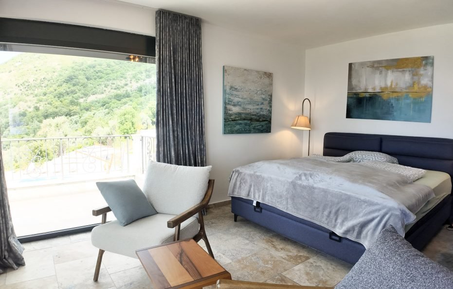 Luxusvilla in Dobra Voda mit privatem Pool und Meerblick