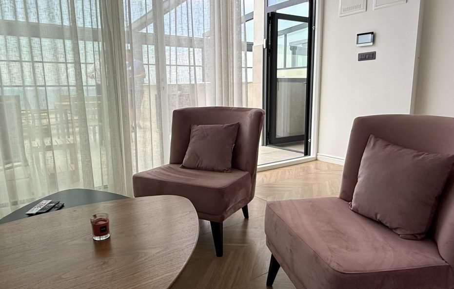 Penthouse-Wohnung mit Rooftop-Pool und Meerblick
