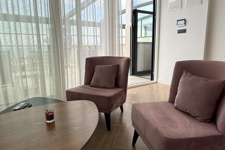 Penthouse-Wohnung mit Rooftop-Pool und Meerblick