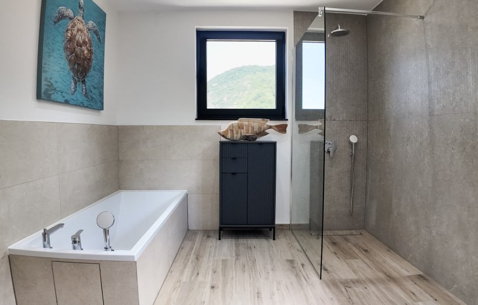 Luxusvilla in Dobra Voda mit privatem Pool und Meerblick