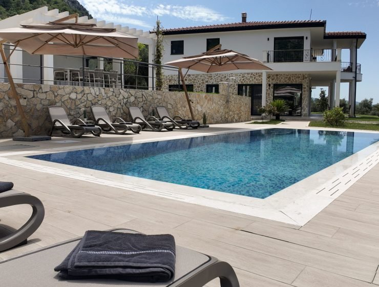 Luxusvilla in Dobra Voda mit privatem Pool und Meerblick