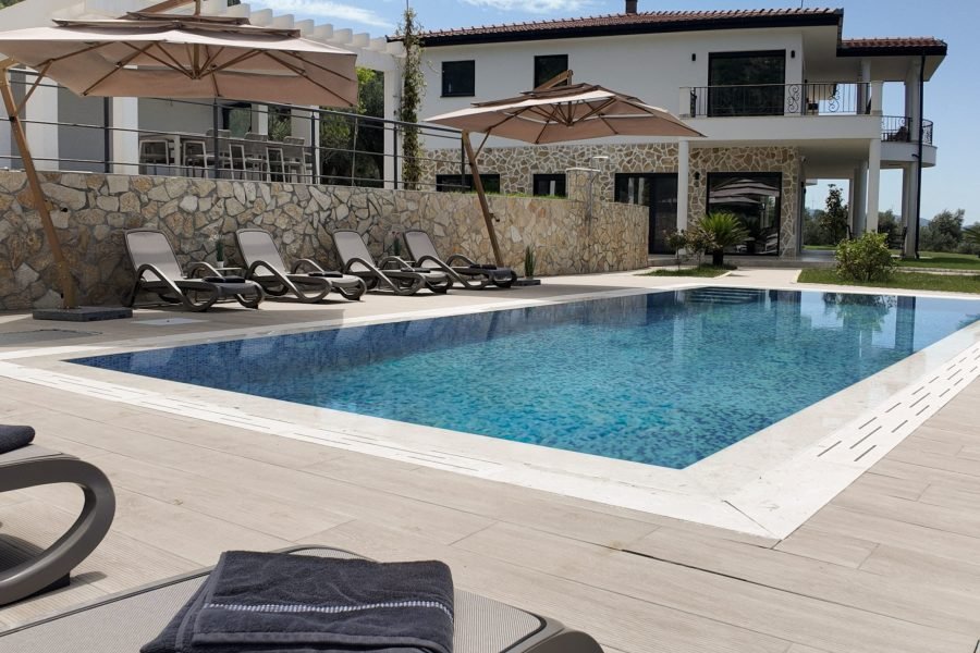 Luxusvilla in Dobra Voda mit privatem Pool und Meerblick