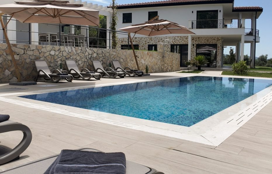 Luxusvilla in Dobra Voda mit privatem Pool und Meerblick