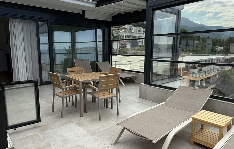 Penthouse-Wohnung mit Rooftop-Pool und Meerblick