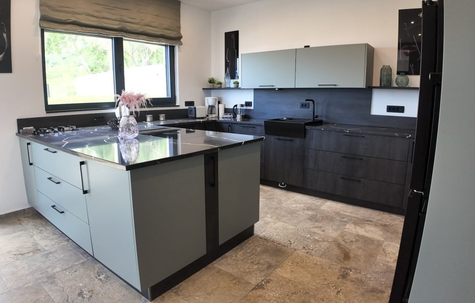 Luxusvilla in Dobra Voda mit privatem Pool und Meerblick