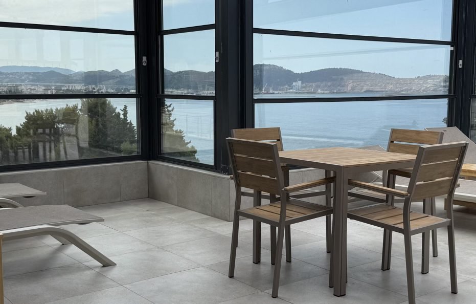 Penthouse-Wohnung mit Rooftop-Pool und Meerblick
