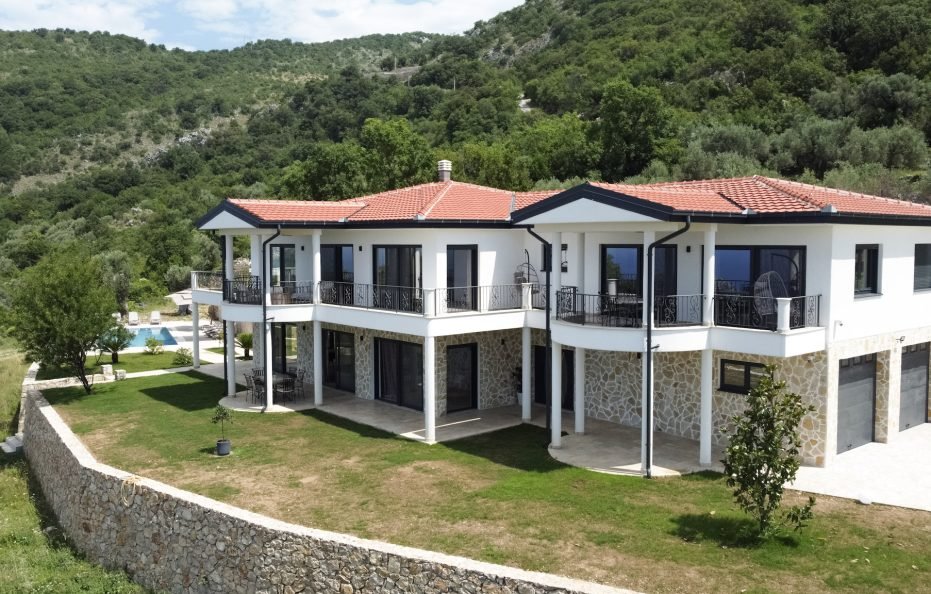 Luxusvilla in Dobra Voda mit privatem Pool und Meerblick