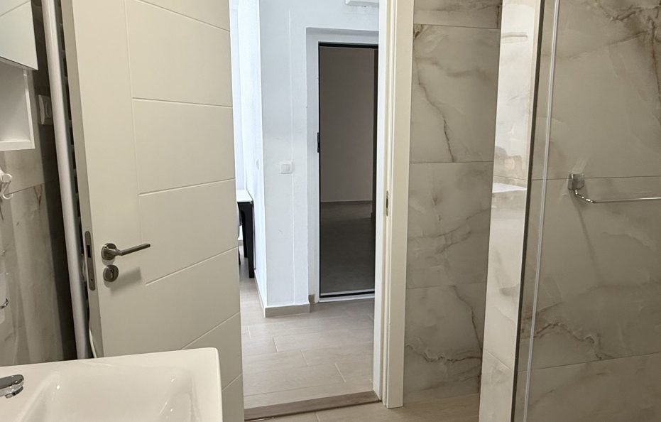 Einzimmer-Apartment mit Meerblick