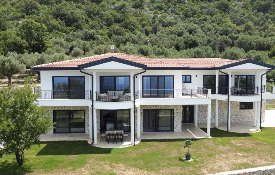 Luxusvilla in Dobra Voda mit privatem Pool und Meerblick