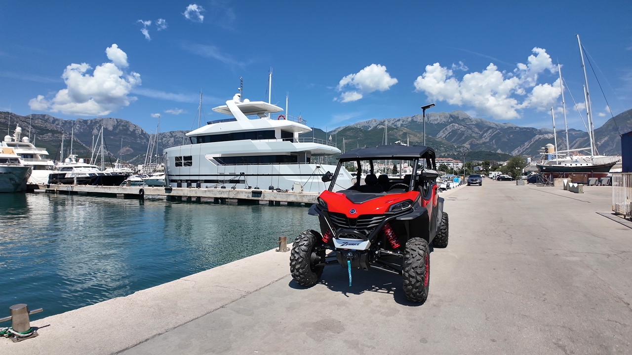 Unser Buggy in der Marina Bar, Montenegro