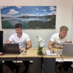 Dennis und Dominik im Monte i More Büro in Bar
