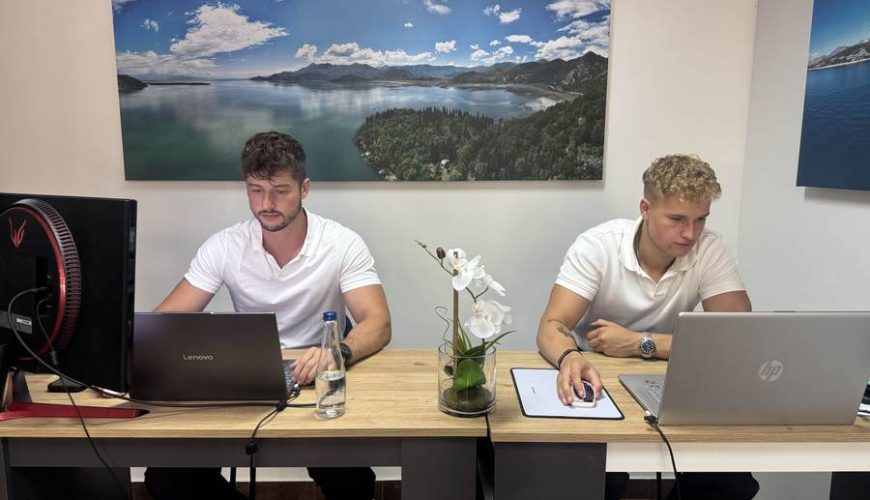 Dennis und Dominik im Monte i More Büro in Bar